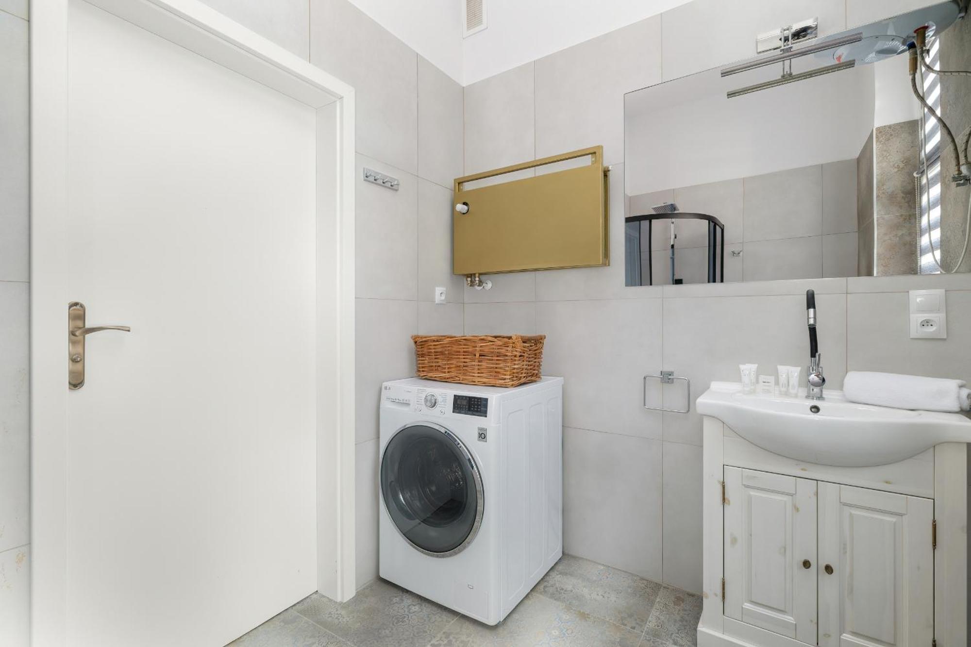 Nowoczesne I Stylowe Apartamenty W Centrum Bytomia Blisko Rynku By Noclegi Renters Exterior foto